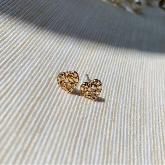 ✨LAST ONE✨ Gold Plated Heart Stud Earrings - Picture 5 of 6